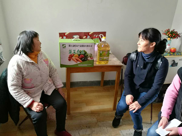 1498100238762341.jpg 慰問困難群眾.jpg