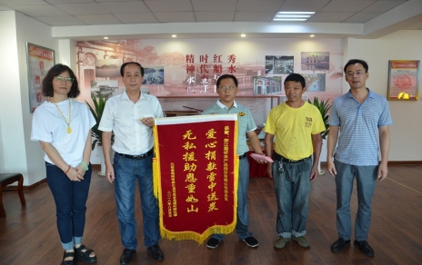 心中的愛用行動(dòng)表達(dá)，希望的燈有你我點(diǎn)亮